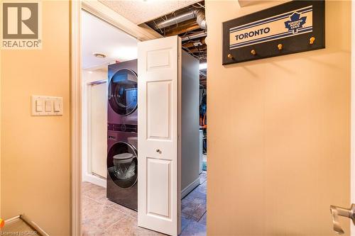 102 Greeningdon Drive, Hamilton, ON - Indoor Photo Showing Laundry Room