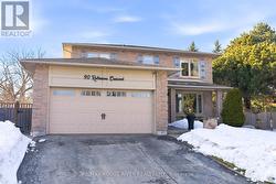 90 ROBINSON CRESCENT  Whitby (Pringle Creek), ON L1N 6W5
