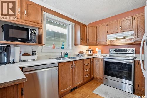542 Kellough Road, Saskatoon, SK - Indoor Photo Showing Kitchen With Double Sink