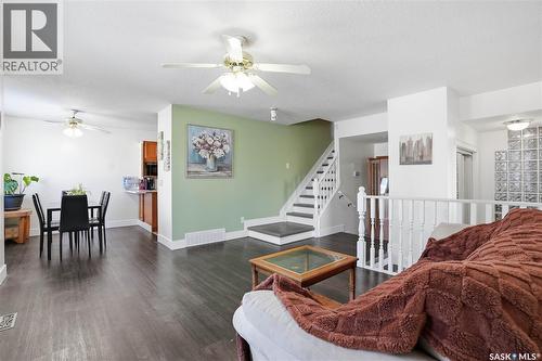 542 Kellough Road, Saskatoon, SK - Indoor Photo Showing Living Room