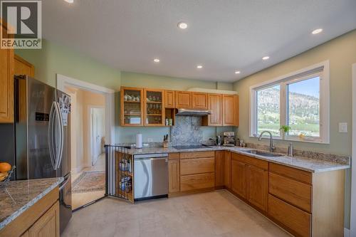 4910 Gartrell Road, Summerland, BC - Indoor Photo Showing Kitchen