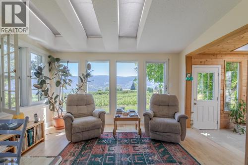 4910 Gartrell Road, Summerland, BC - Indoor Photo Showing Living Room