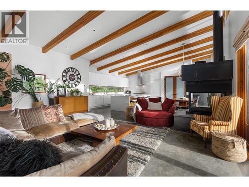 3194 Dunster Road, Kelowna, BC - Indoor Photo Showing Living Room