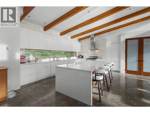3194 Dunster Road, Kelowna, BC - Indoor Photo Showing Kitchen With Upgraded Kitchen