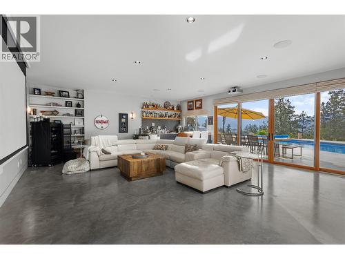 3194 Dunster Road, Kelowna, BC - Indoor