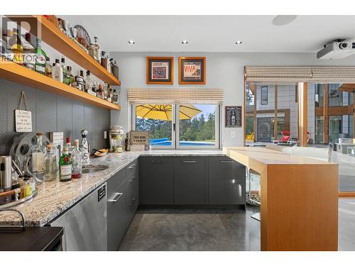 3194 Dunster Road, Kelowna, BC - Indoor Photo Showing Kitchen
