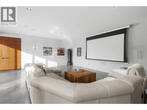3194 Dunster Road, Kelowna, BC - Indoor Photo Showing Living Room