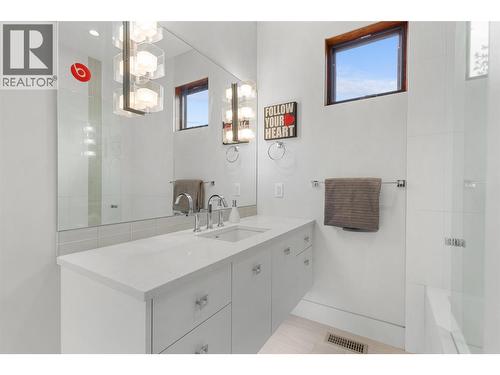 3194 Dunster Road, Kelowna, BC - Indoor Photo Showing Bathroom