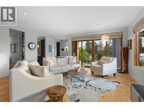 Suite - 3194 Dunster Road, Kelowna, BC - Indoor Photo Showing Living Room