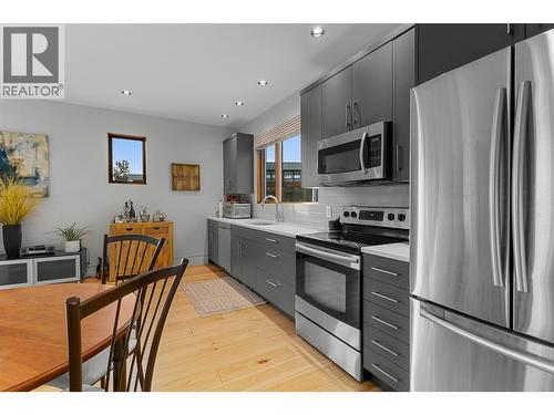 Suite - 3194 Dunster Road, Kelowna, BC - Indoor Photo Showing Kitchen