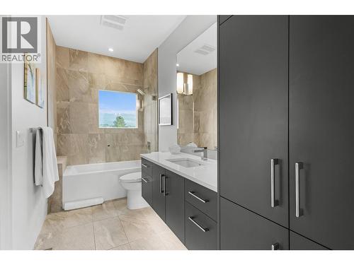 Suite - 3194 Dunster Road, Kelowna, BC - Indoor Photo Showing Bathroom