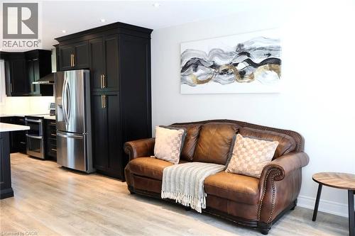 9 Duncairn Court, Hamilton, ON - Indoor Photo Showing Kitchen With Stainless Steel Kitchen