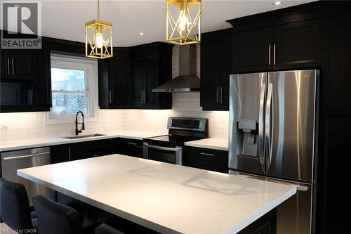 9 Duncairn Court, Hamilton, ON - Indoor Photo Showing Kitchen With Stainless Steel Kitchen With Upgraded Kitchen