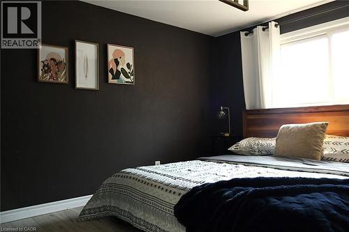 9 Duncairn Court, Hamilton, ON - Indoor Photo Showing Bedroom