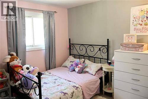 9 Duncairn Court, Hamilton, ON - Indoor Photo Showing Bedroom