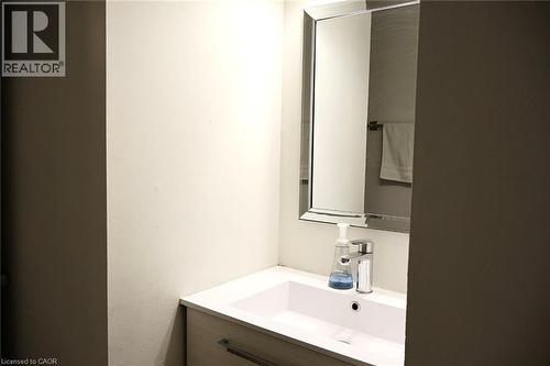 9 Duncairn Court, Hamilton, ON - Indoor Photo Showing Bathroom