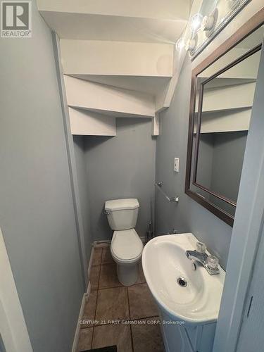 28 Oxford Street W, London North (North N), ON - Indoor Photo Showing Bathroom