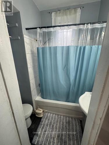 28 Oxford Street W, London North (North N), ON - Indoor Photo Showing Bathroom