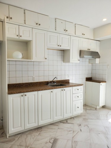 Cuisine - 6558 Av. De Chester, Montréal (Côte-Des-Neiges/Notre-Dame-De-Grâce), QC - Indoor Photo Showing Kitchen