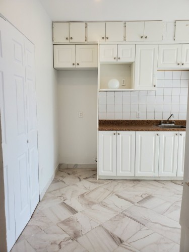 Cuisine - 6558 Av. De Chester, Montréal (Côte-Des-Neiges/Notre-Dame-De-Grâce), QC - Indoor Photo Showing Kitchen