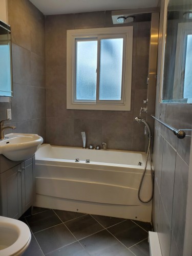 Salle de bains - 6558 Av. De Chester, Montréal (Côte-Des-Neiges/Notre-Dame-De-Grâce), QC - Indoor Photo Showing Bathroom