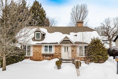 2173 Rue des Merisiers  Sherbrooke (Fleurimont), QC J1G 4E8