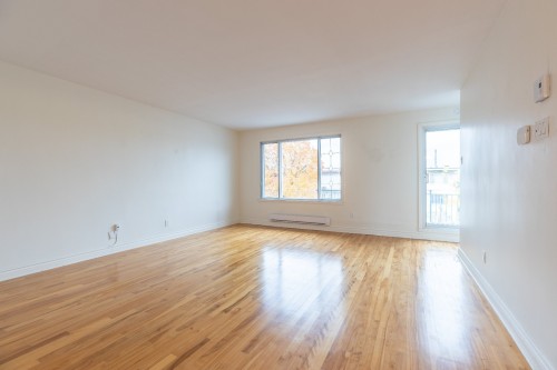 Living Room - 5202 Rue La Durantaye, Montréal (Saint-Léonard), QC - Indoor Photo Showing Other Room