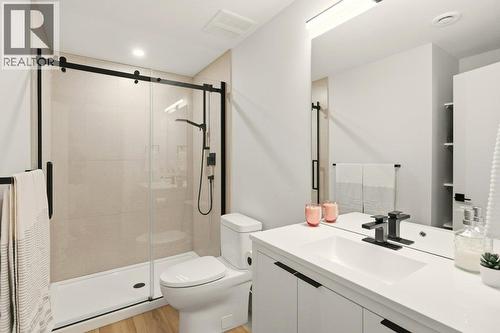 3309 Aspen Lane, Kelowna, BC - Indoor Photo Showing Bathroom