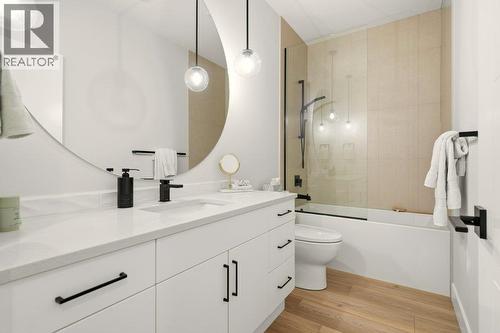 3309 Aspen Lane, Kelowna, BC - Indoor Photo Showing Bathroom