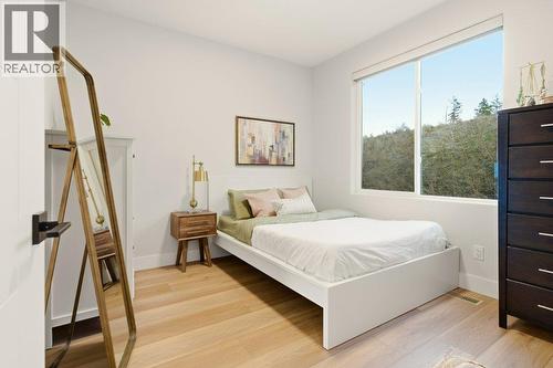 3309 Aspen Lane, Kelowna, BC - Indoor Photo Showing Bedroom