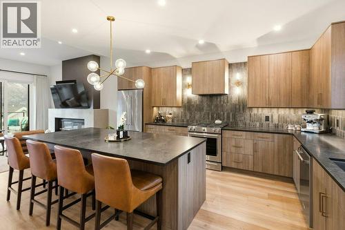 3309 Aspen Lane, Kelowna, BC - Indoor Photo Showing Kitchen With Upgraded Kitchen