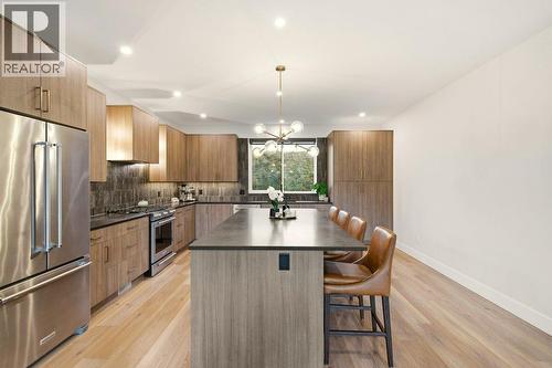 3309 Aspen Lane, Kelowna, BC - Indoor Photo Showing Kitchen With Upgraded Kitchen