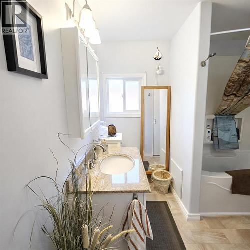 4 piece Bathroom - 613 53 Street, Edson, AB 