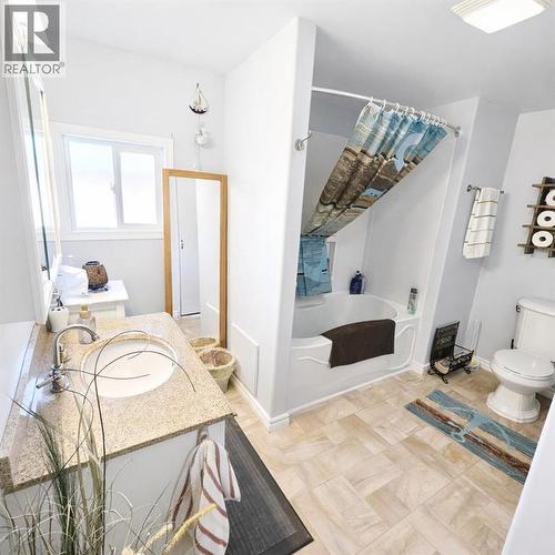 4 piece Bathroom - 613 53 Street, Edson, AB 