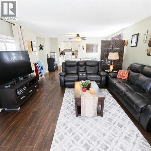 Living area - 613 53 Street, Edson, AB 