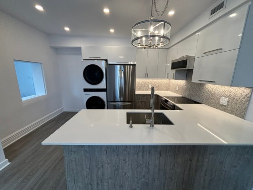 Cuisine - 15 Rue De L'Église, Montréal (Verdun/Île-Des-Soeurs), QC - Indoor Photo Showing Kitchen With Stainless Steel Kitchen With Double Sink With Upgraded Kitchen