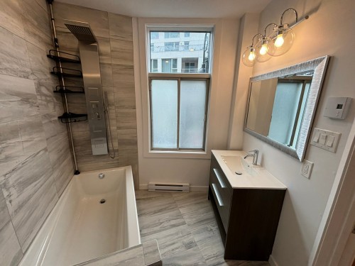 Salle de bains - 15 Rue De L'Église, Montréal (Verdun/Île-Des-Soeurs), QC - Indoor Photo Showing Bathroom