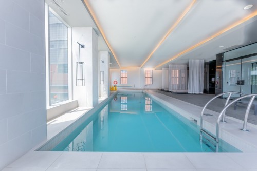 Piscine - 609-1188 Rue St-Antoine O., Montréal (Ville-Marie), QC - Indoor Photo Showing Other Room With In Ground Pool