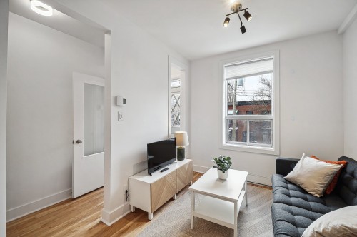 Salon - 4597 Rue De Lanaudière, Montréal (Le Plateau-Mont-Royal), QC - Indoor