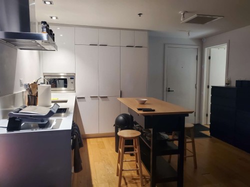 Salon - 214-738 Rue St-Paul O., Montréal (Ville-Marie), QC - Indoor