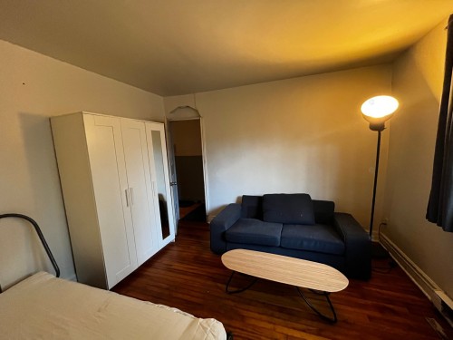 Salon - 2-3130 Av. Barclay, Montréal (Côte-Des-Neiges/Notre-Dame-De-Grâce), QC - Indoor