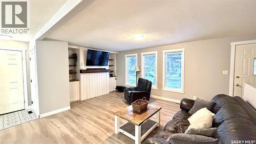 56 Tufts Crescent, Outlook, SK - Indoor Photo Showing Living Room