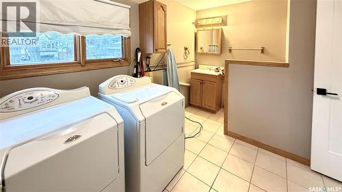 56 Tufts Crescent, Outlook, SK - Indoor Photo Showing Laundry Room