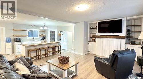 56 Tufts Crescent, Outlook, SK - Indoor Photo Showing Living Room