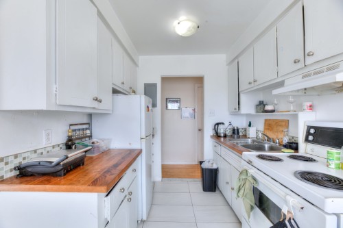 Kitchen - 405-3355 Rue Ivan-Franko, Montréal (Lachine), QC - Indoor Photo Showing Kitchen With Double Sink