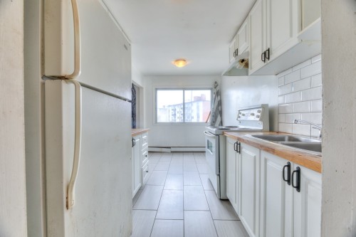 Kitchen - 202-3355 Rue Ivan-Franko, Montréal (Lachine), QC - Indoor Photo Showing Kitchen With Double Sink