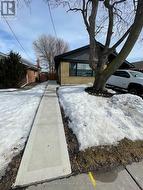 29 PAKENHAM DRIVE  Toronto, ON M9W 4B2