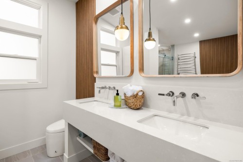 1941 Appleton Pl, Saanich, BC 