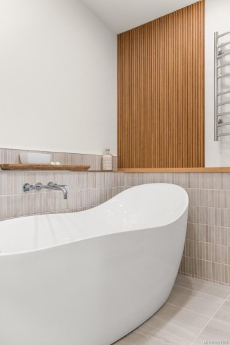 1941 Appleton Pl, Saanich, BC 