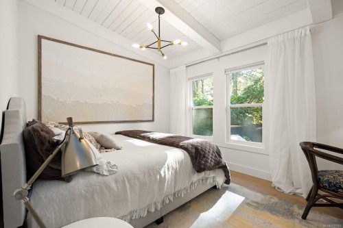 1941 Appleton Pl, Saanich, BC 